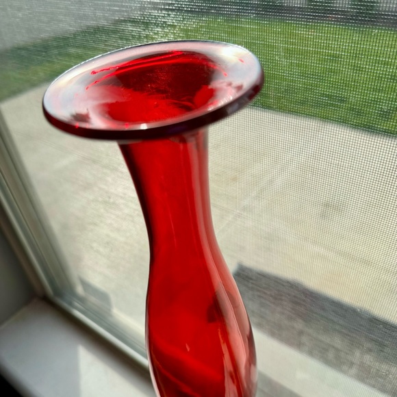 Tall art red glass curvy bottle. Approx. 19”H. Beautiful Czechoslovakian glass - Picture 13 of 13